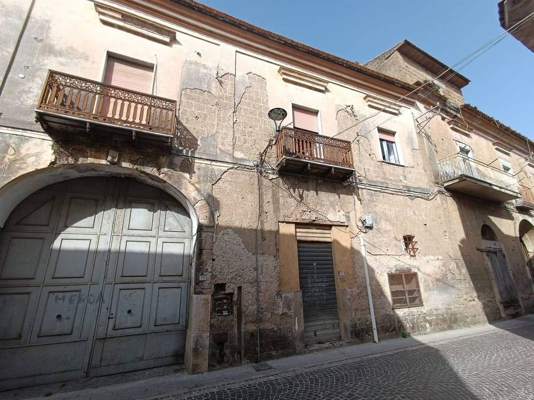 Palazzo in vendita a San Marco Evangelista, Via Gramsci 108