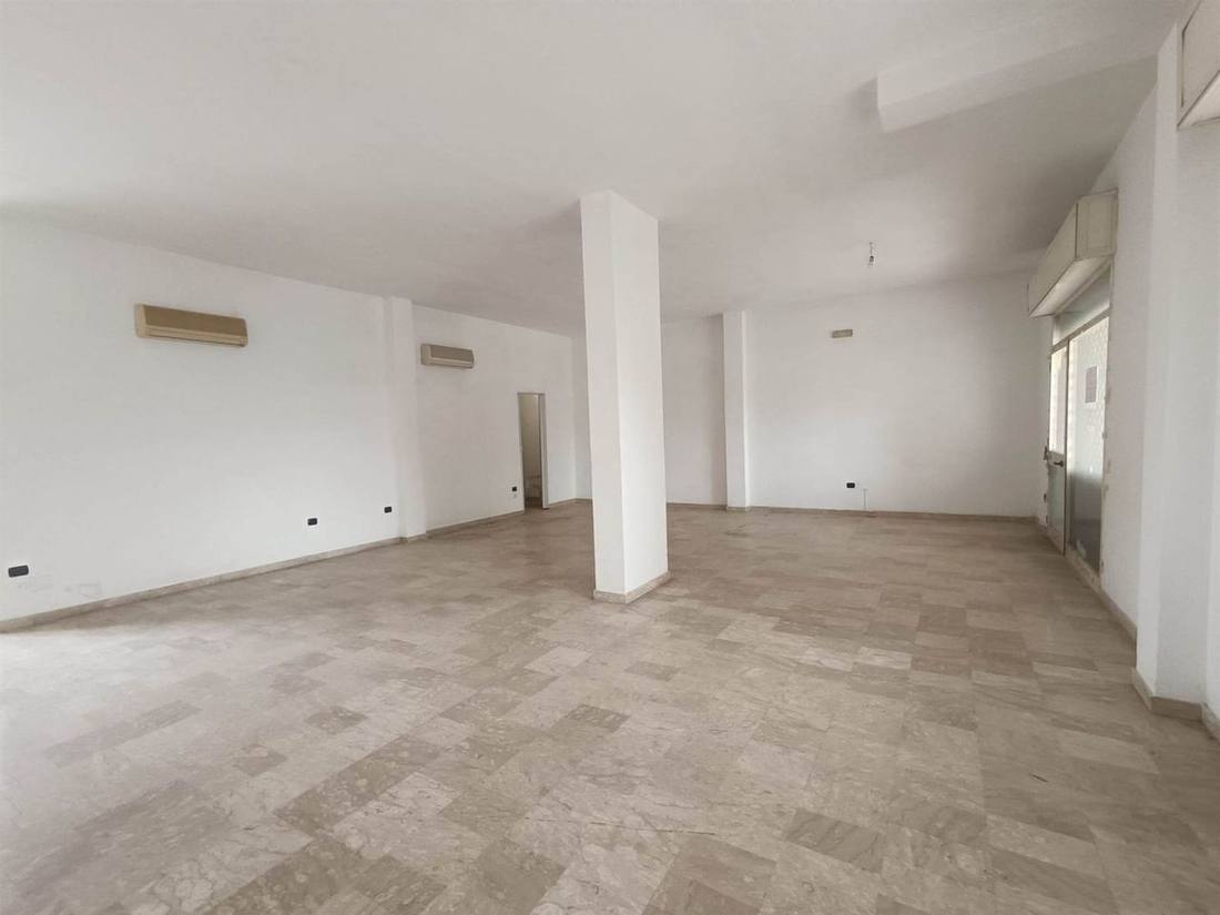 Negozio a Macerata Campania — foto 3