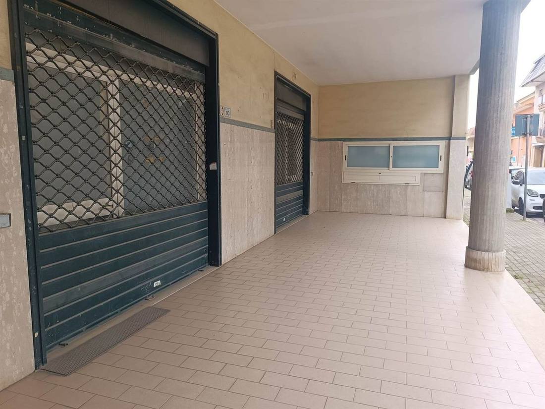 Negozio a Macerata Campania — foto 7