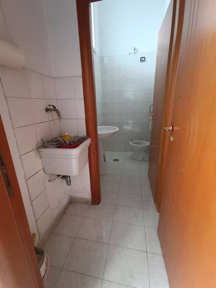Negozio a Macerata Campania — foto 8